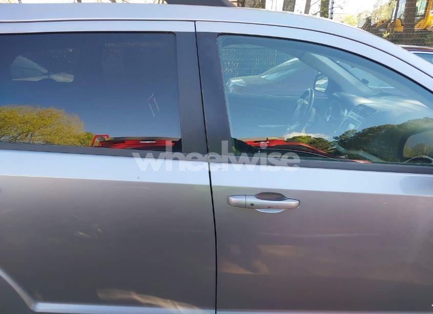 Photo 13 of 2018 Dodge Journey SE (VIN 3C4PDCABXJT498717)