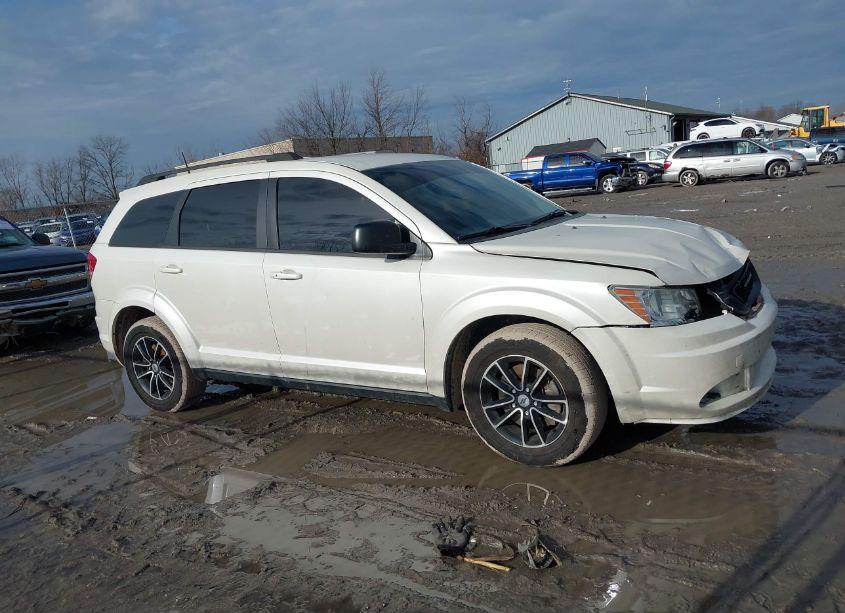 Photo 13 of 2018 Dodge Journey SE (VIN 3C4PDCABXJT509733)