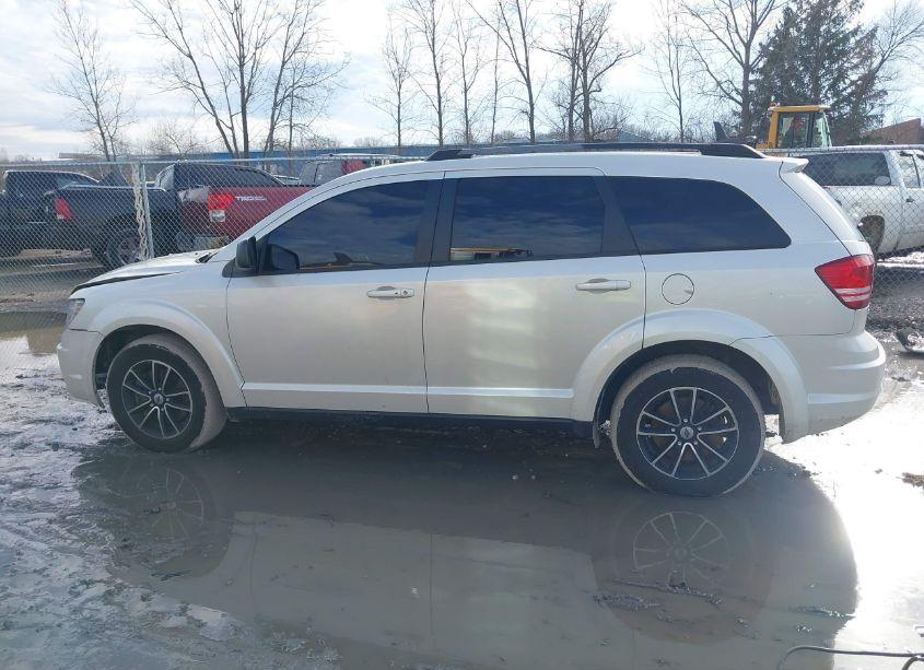 Photo 14 of 2018 Dodge Journey SE (VIN 3C4PDCABXJT509733)