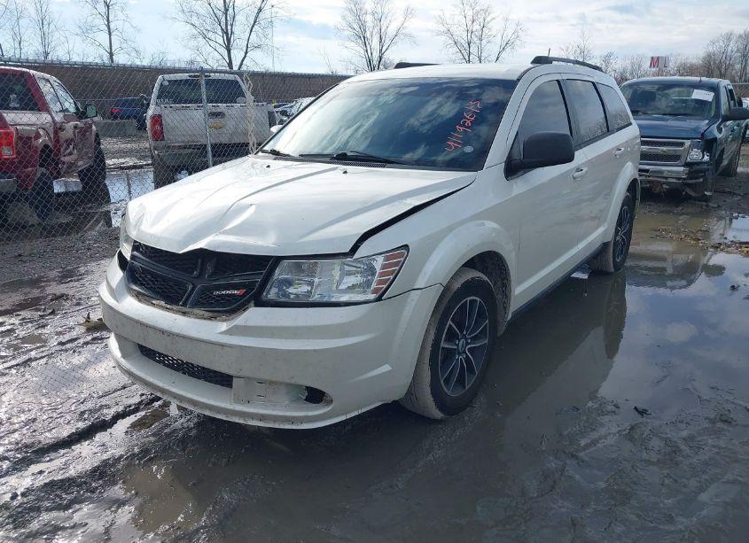 Photo 2 of 2018 Dodge Journey SE (VIN 3C4PDCABXJT509733)