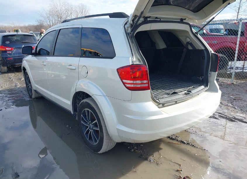 Photo 3 of 2018 Dodge Journey SE (VIN 3C4PDCABXJT509733)