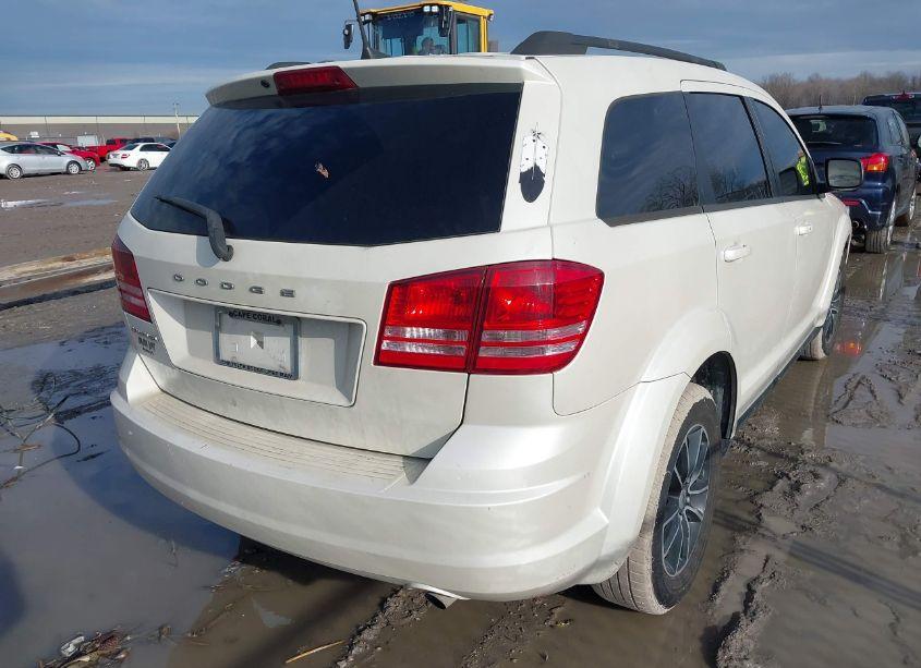 Photo 4 of 2018 Dodge Journey SE (VIN 3C4PDCABXJT509733)