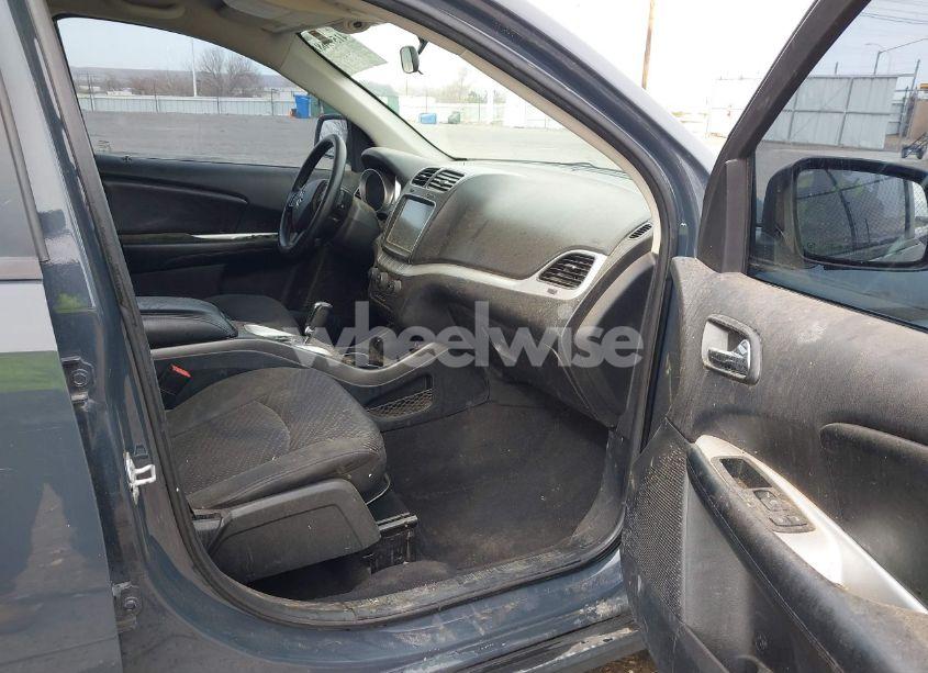 Photo 5 of 2018 Dodge Journey SXT (VIN 3C4PDCBB0JT243881)