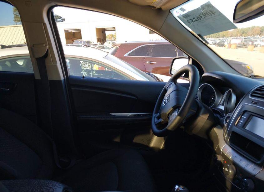 Photo 5 of 2019 Dodge Journey SE (VIN 3C4PDCBB0KT870839)