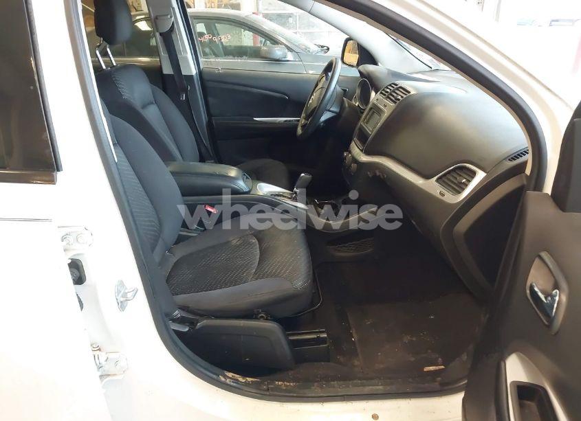 Photo 5 of 2014 Dodge Journey SXT (VIN 3C4PDCBB1ET160577)