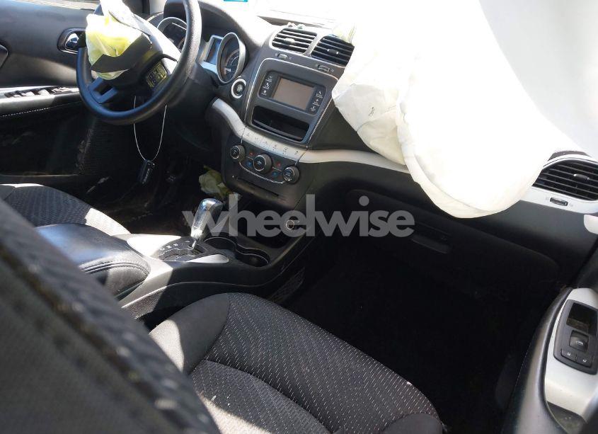 Photo 5 of 2018 Dodge Journey SXT (VIN 3C4PDCBB1JT277389)