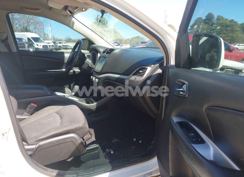 Photo 5 of 2018 Dodge Journey SXT (VIN 3C4PDCBB1JT319561)