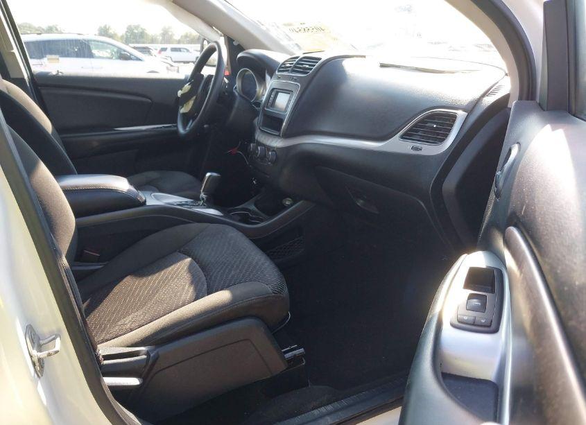 Photo 5 of 2019 Dodge Journey SE (VIN 3C4PDCBB1KT773732)