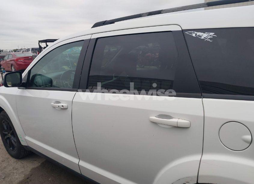 Photo 14 of 2019 Dodge Journey SE (VIN 3C4PDCBB1KT798842)