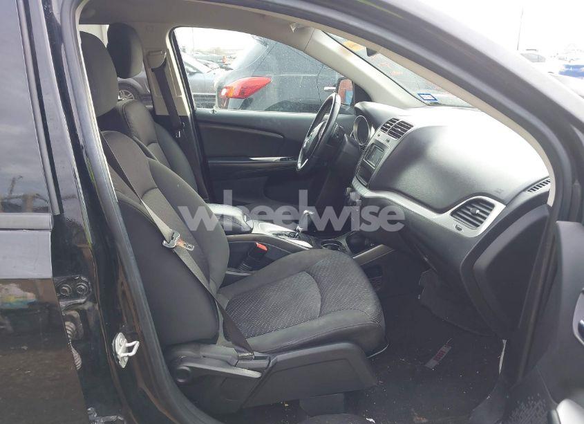 Photo 5 of 2018 Dodge Journey SXT (VIN 3C4PDCBB2JT475009)