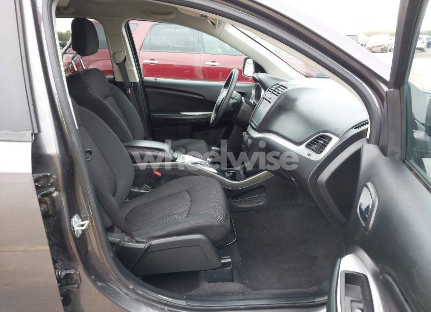 Photo 5 of 2018 Dodge Journey SXT (VIN 3C4PDCBB3JT277345)