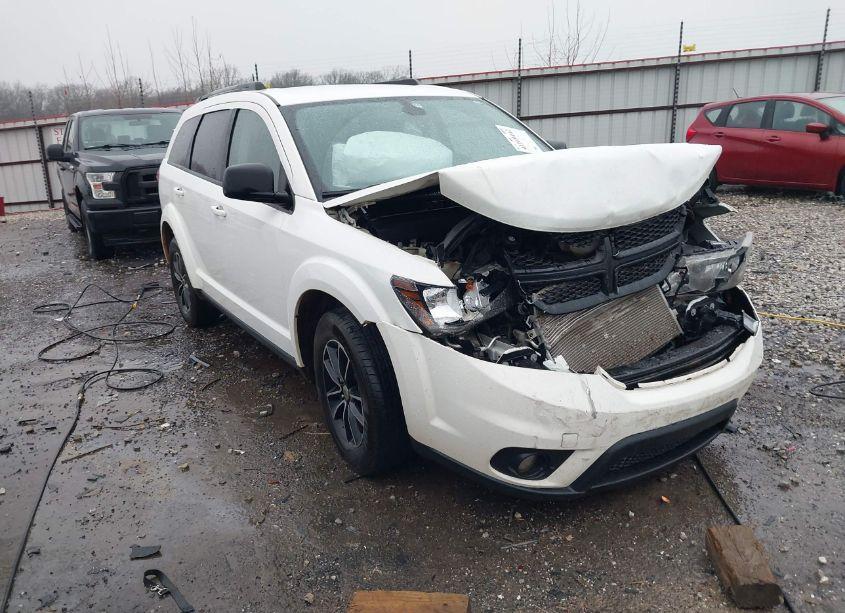 2019 Dodge Journey SE (VIN 3C4PDCBB3KT718568) main photo