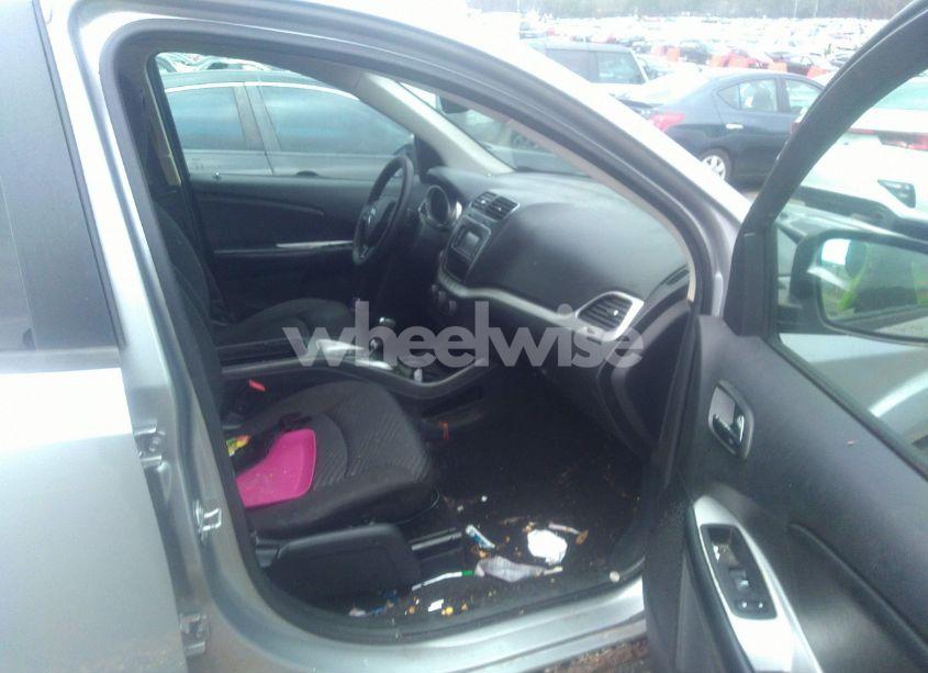 Photo 5 of 2019 Dodge Journey SE (VIN 3C4PDCBB5KT784152)