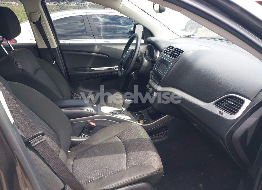 Photo 5 of 2019 Dodge Journey SE (VIN 3C4PDCBB6KT779316)