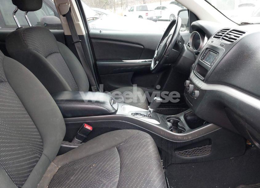 Photo 5 of 2019 Dodge Journey SE (VIN 3C4PDCBB6KT872837)