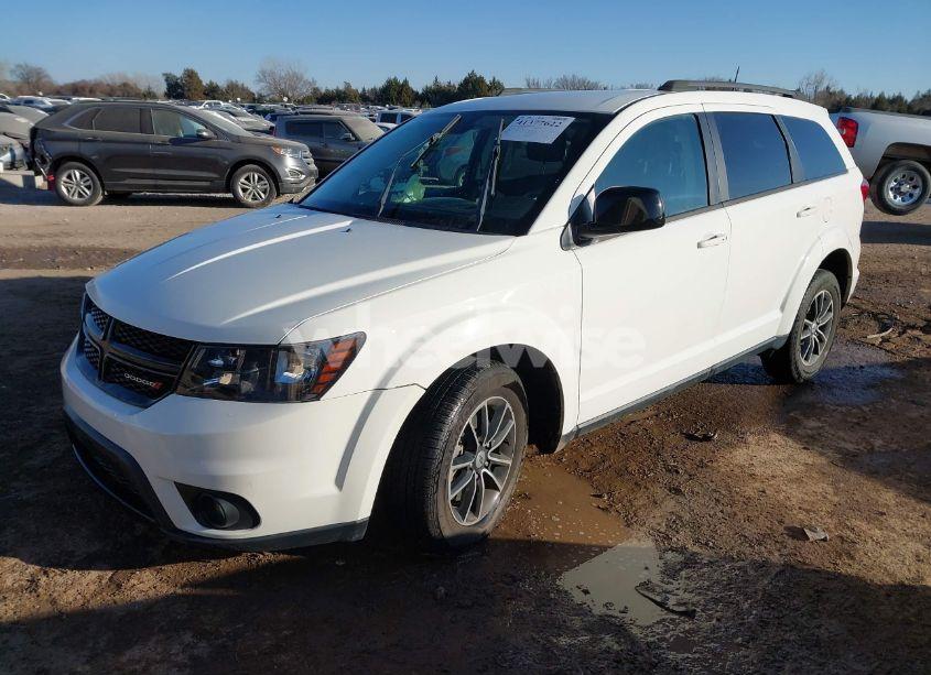 Photo 2 of 2019 Dodge Journey SE (VIN 3C4PDCBB7KT751573)