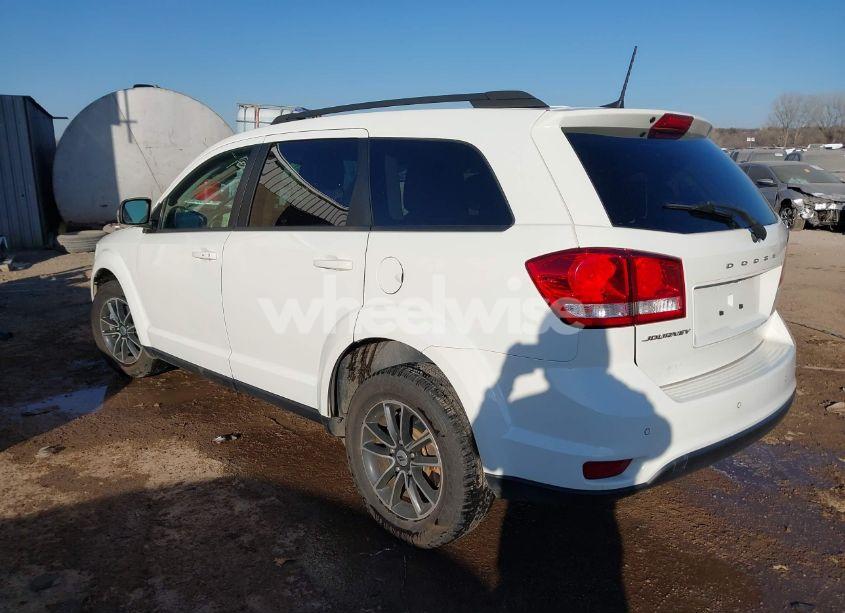 Photo 3 of 2019 Dodge Journey SE (VIN 3C4PDCBB7KT751573)
