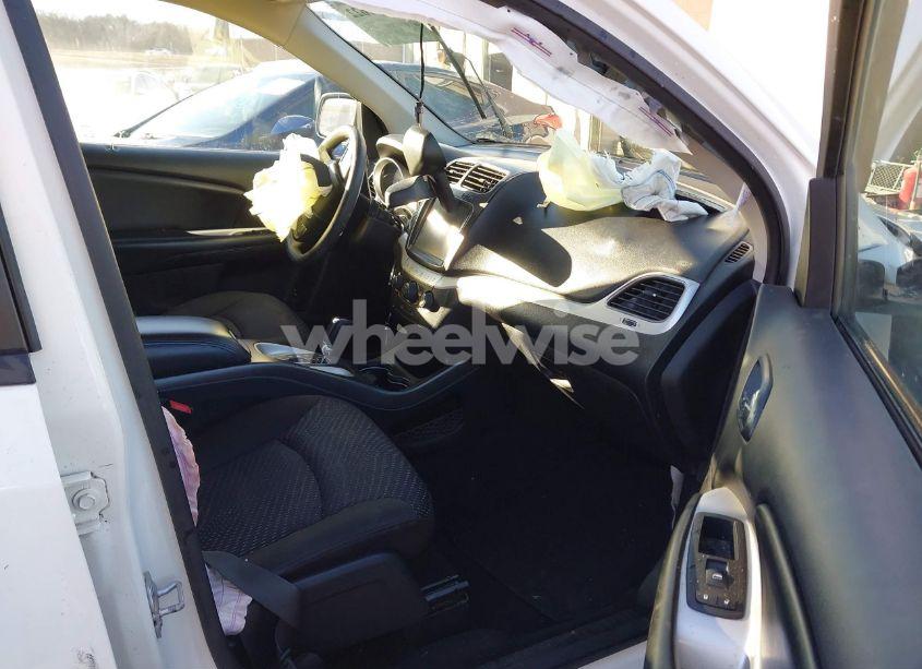 Photo 5 of 2019 Dodge Journey SE (VIN 3C4PDCBB7KT751573)