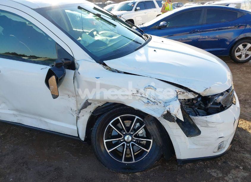 Photo 6 of 2019 Dodge Journey SE (VIN 3C4PDCBB7KT751573)