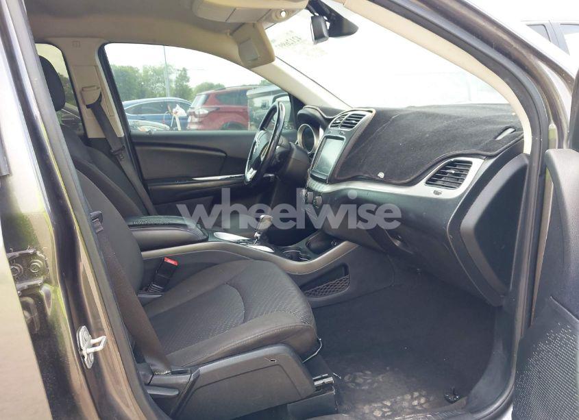 Photo 5 of 2019 Dodge Journey SE (VIN 3C4PDCBBXKT860142)