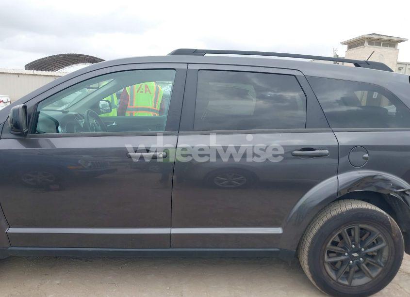 Photo 15 of 2019 Dodge Journey SE (VIN 3C4PDCBBXKT863882)