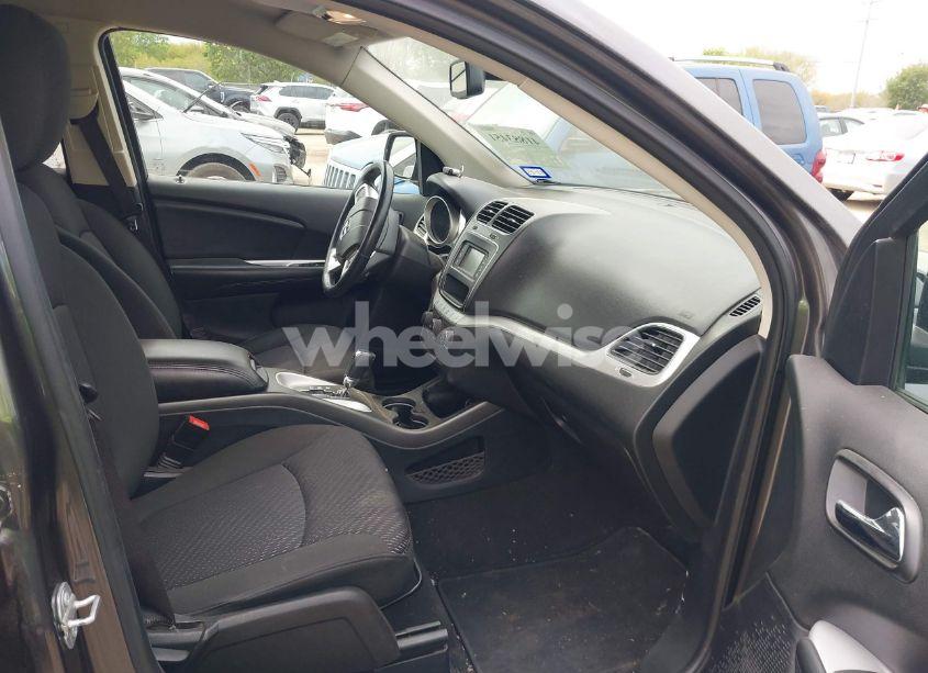 Photo 5 of 2019 Dodge Journey SE (VIN 3C4PDCBBXKT863882)