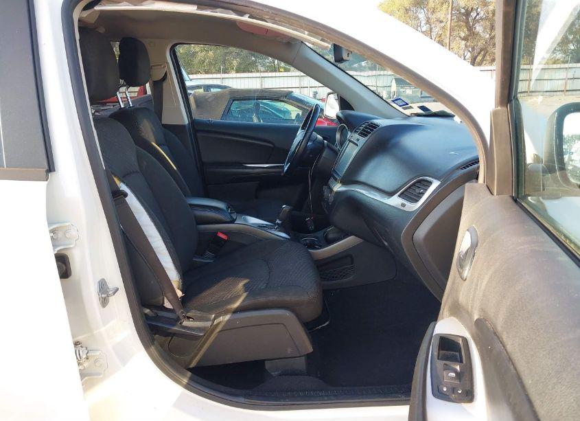 Photo 5 of 2019 Dodge Journey SE (VIN 3C4PDCBBXKT872985)