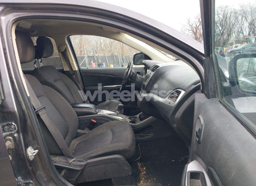 Photo 5 of 2019 Dodge Journey SE (VIN 3C4PDCBG2KT738516)