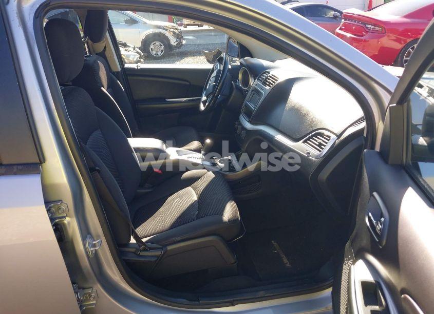 Photo 5 of 2017 Dodge Journey SXT (VIN 3C4PDCBG4HT563310)