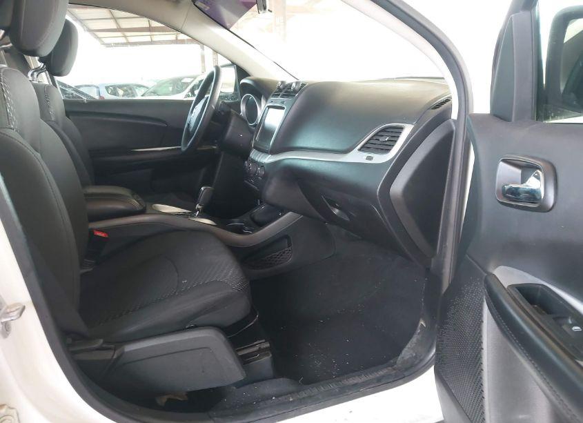 Photo 5 of 2018 Dodge Journey SXT (VIN 3C4PDCBG4JT170820)