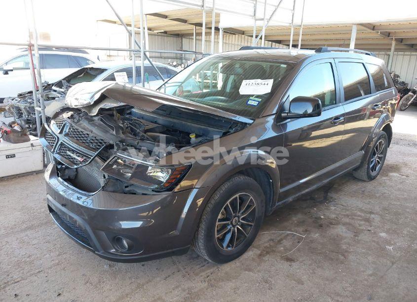 Photo 2 of 2018 Dodge Journey SXT (VIN 3C4PDCBG6JT505303)