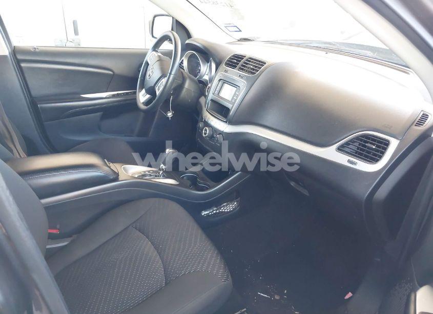 Photo 5 of 2018 Dodge Journey SXT (VIN 3C4PDCBG6JT505303)