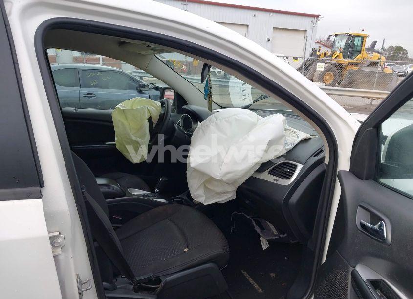 Photo 5 of 2016 Dodge Journey SXT (VIN 3C4PDCBG8GT145928)