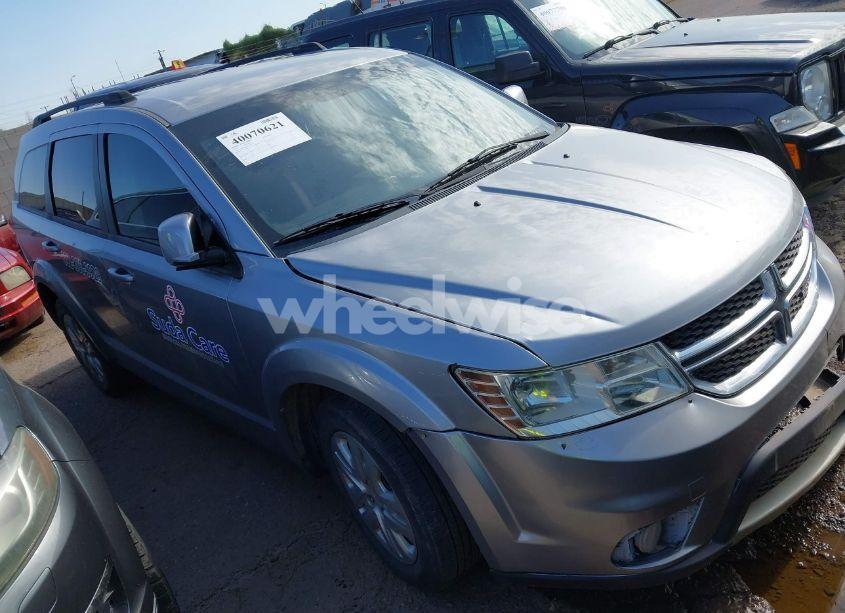 2018 Dodge Journey SXT (VIN 3C4PDCBG8JT525178) main photo