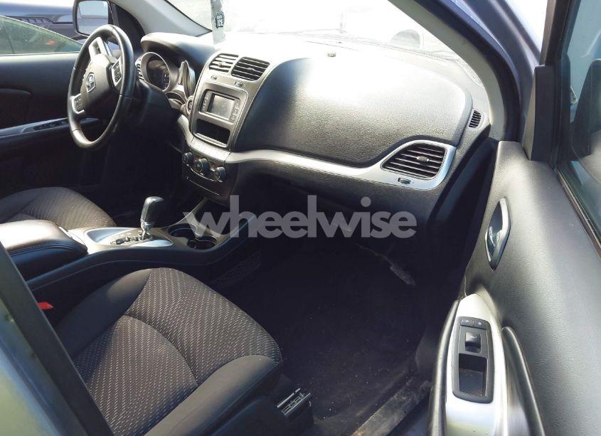 Photo 5 of 2018 Dodge Journey SXT (VIN 3C4PDCBG8JT525178)