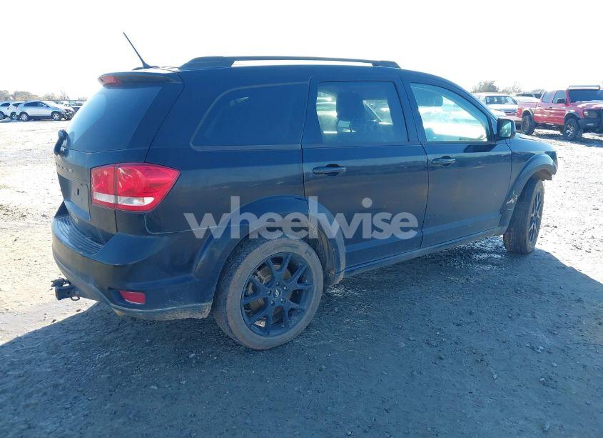 Photo 4 of 2018 Dodge Journey SXT (VIN 3C4PDCBG9JT257404)