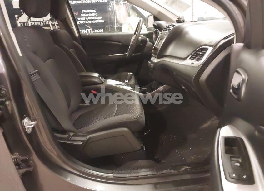 Photo 5 of 2018 Dodge Journey SXT (VIN 3C4PDCBG9JT427910)