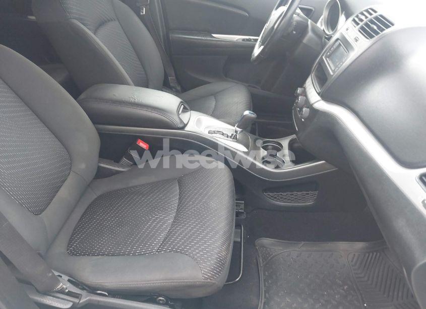 Photo 5 of 2018 Dodge Journey SXT (VIN 3C4PDCBG9JT513184)