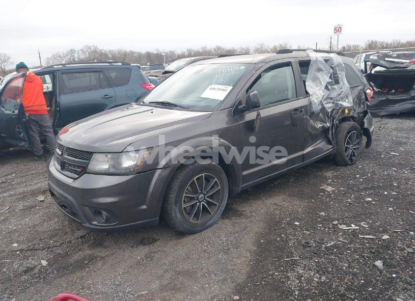 Photo 2 of 2018 Dodge Journey SXT (VIN 3C4PDCBG9JT525626)