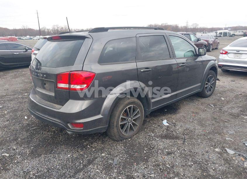 Photo 4 of 2018 Dodge Journey SXT (VIN 3C4PDCBG9JT525626)