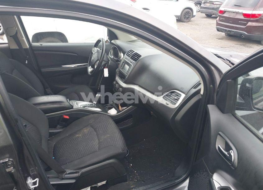 Photo 5 of 2018 Dodge Journey SXT (VIN 3C4PDCBG9JT525626)