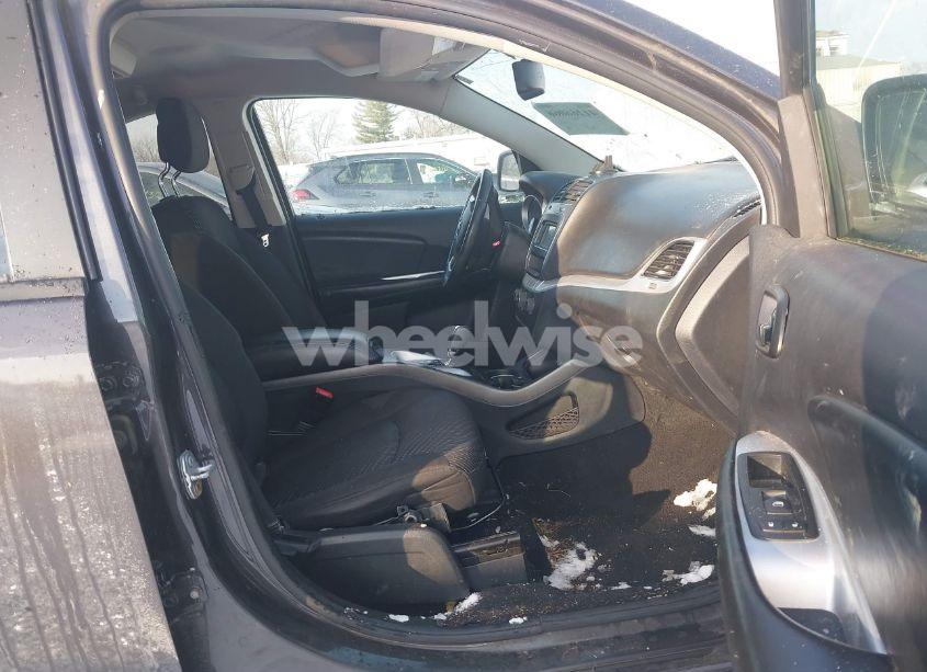 Photo 5 of 2017 Dodge Journey SXT (VIN 3C4PDCBGXHT568835)