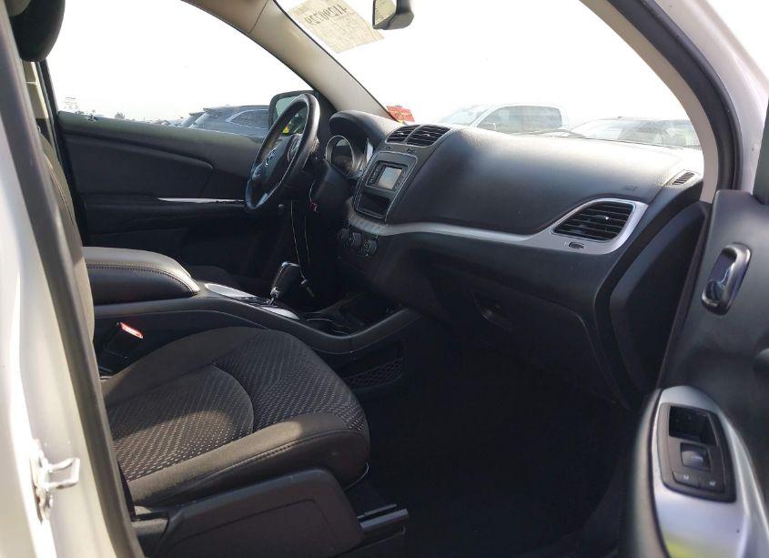 Photo 5 of 2017 Dodge Journey SXT (VIN 3C4PDCBGXHT569984)