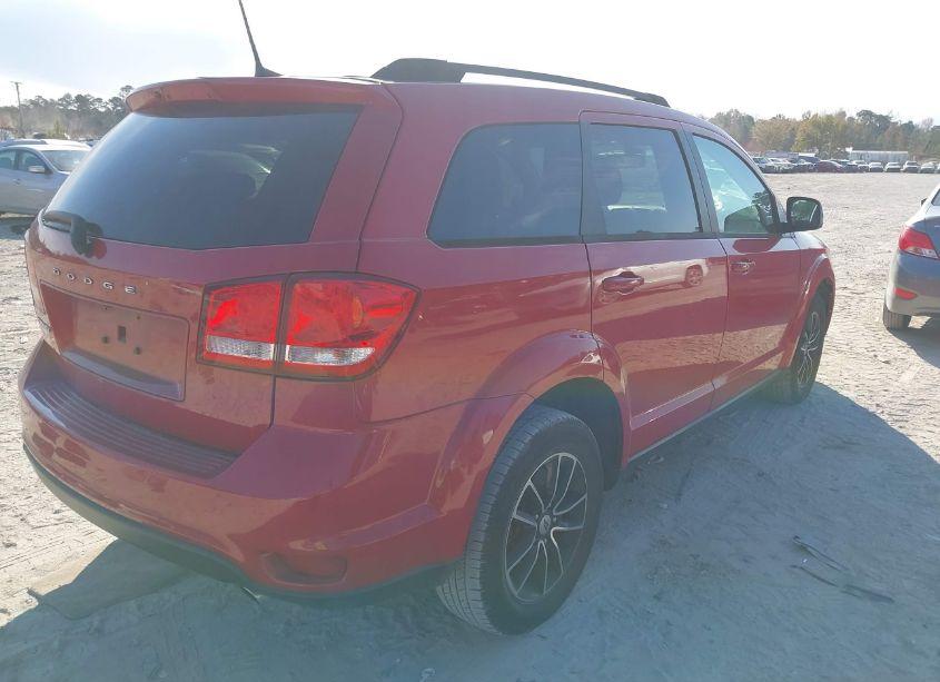 Photo 4 of 2018 Dodge Journey SXT (VIN 3C4PDCBGXJT526378)