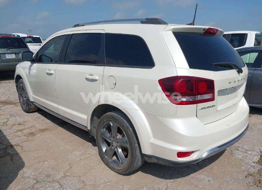 Photo 3 of 2019 Dodge Journey CROSSROAD (VIN 3C4PDCGB9KT798810)
