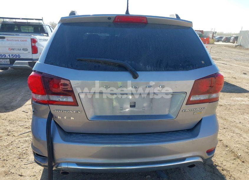 Photo 17 of 2018 Dodge Journey CROSSROAD (VIN 3C4PDCGG9JT345605)