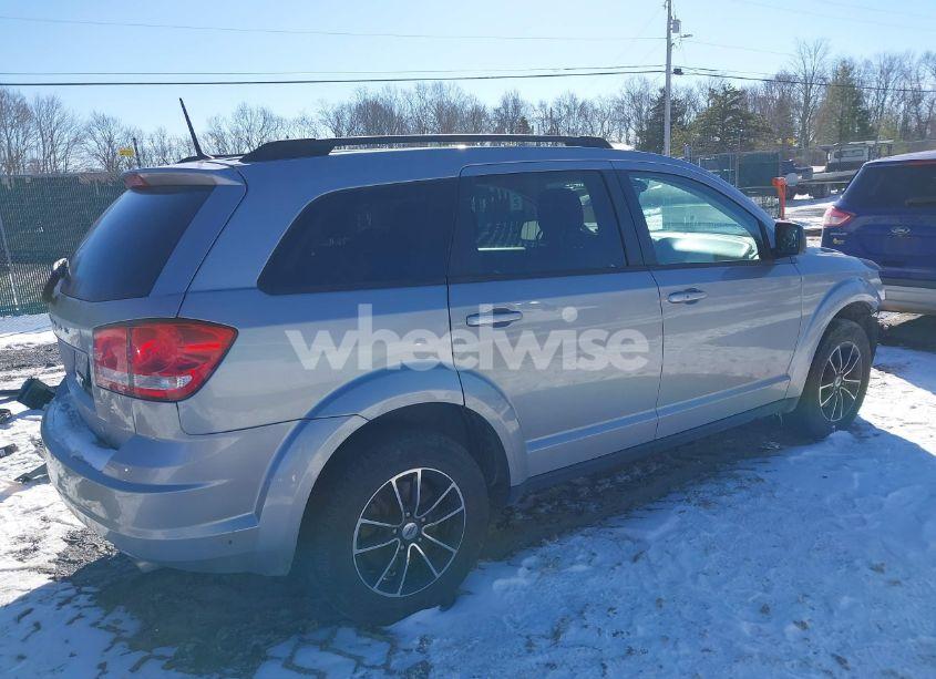 Photo 4 of 2018 Dodge Journey SE AWD (VIN 3C4PDDAG5JT477842)