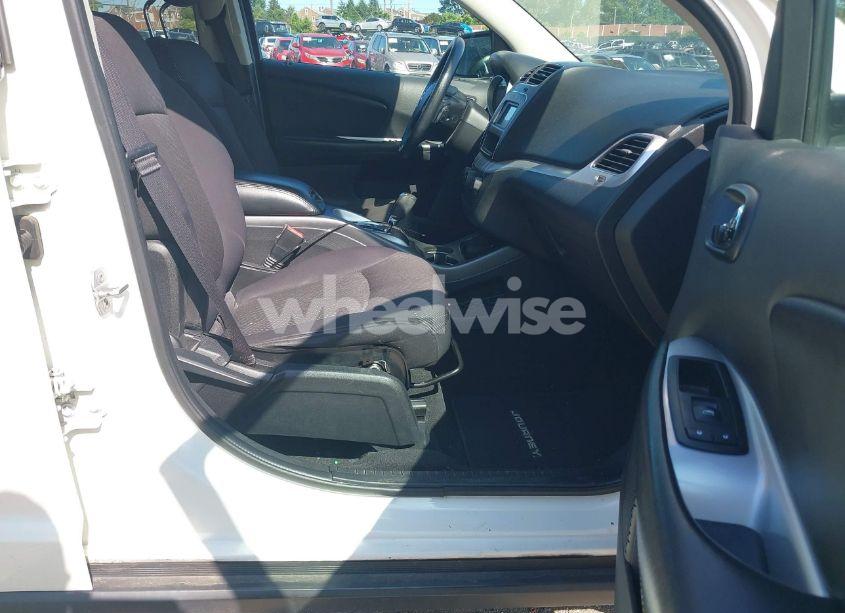 Photo 5 of 2014 Dodge Journey SXT (VIN 3C4PDDBG0ET128057)