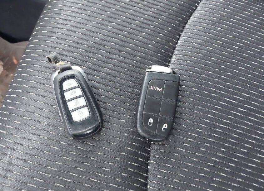 Photo 11 of 2017 Dodge Journey SXT (VIN 3C4PDDBGXHT512836)