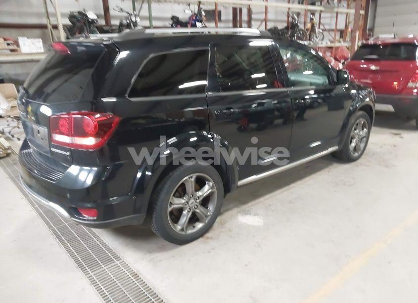 Photo 4 of 2018 Dodge Journey CROSSROAD (VIN 3C4PDDGG9JT219637)